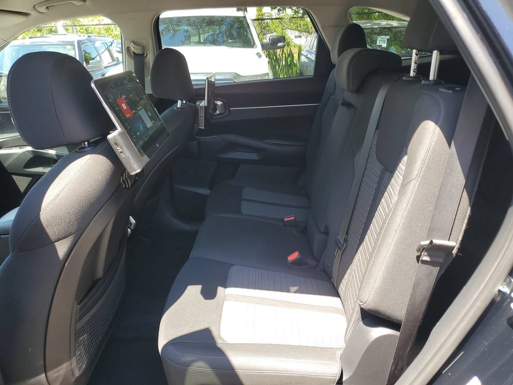 Used 2022 Kia Sorento LX FWD image 13