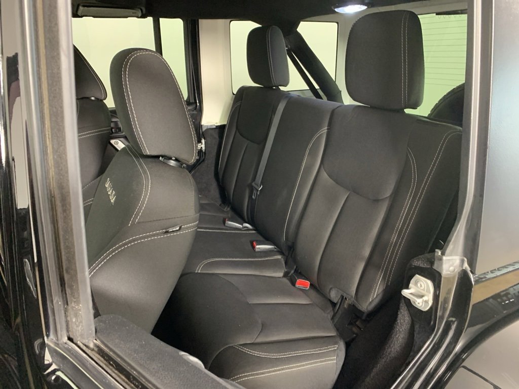 Used 2016 Jeep Wrangler Unlimited Sahara w/ Connectivity Group image 28