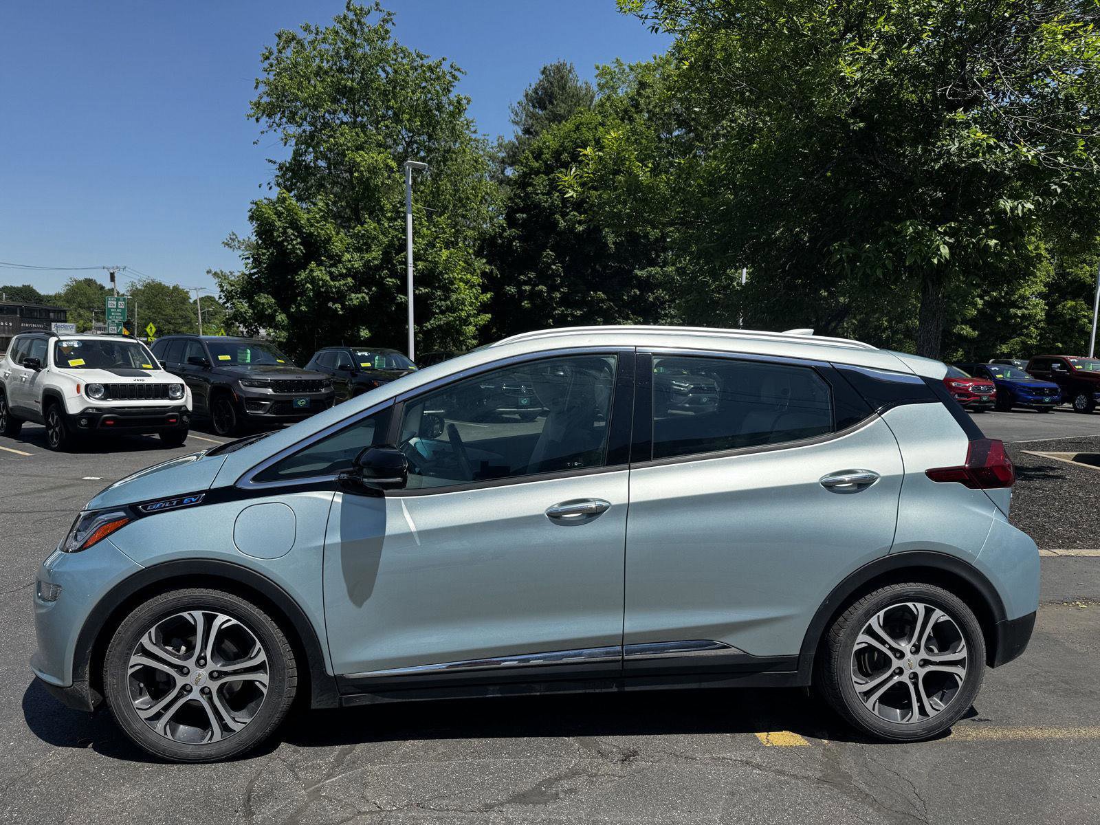 Used 2019 Chevrolet Bolt Premier w/ Infotainment Package FWD image 7