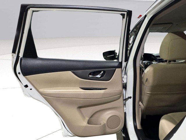 Used 2016 Nissan Rogue SV image 62