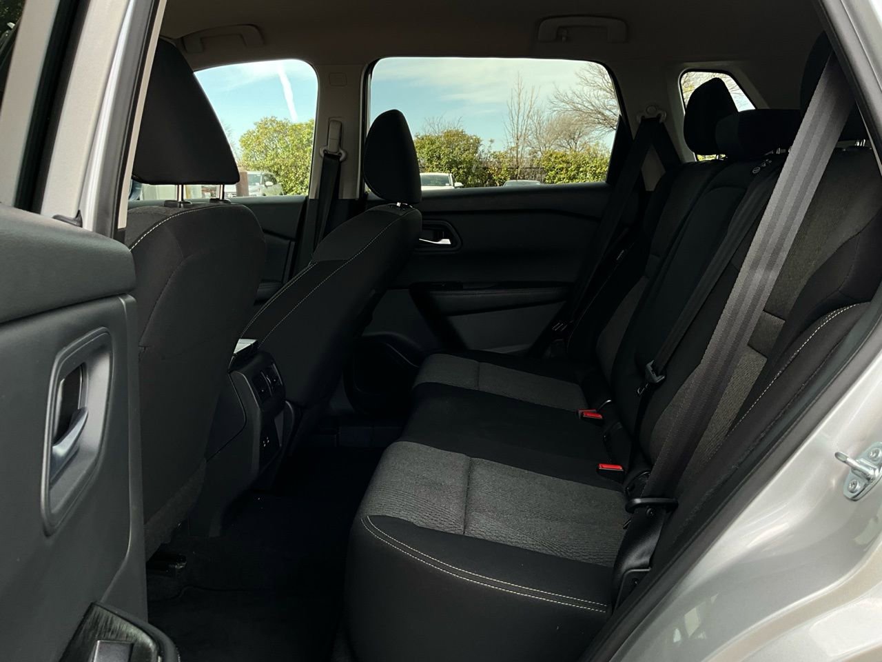 Used 2025 Nissan Rogue SV FWD image 12