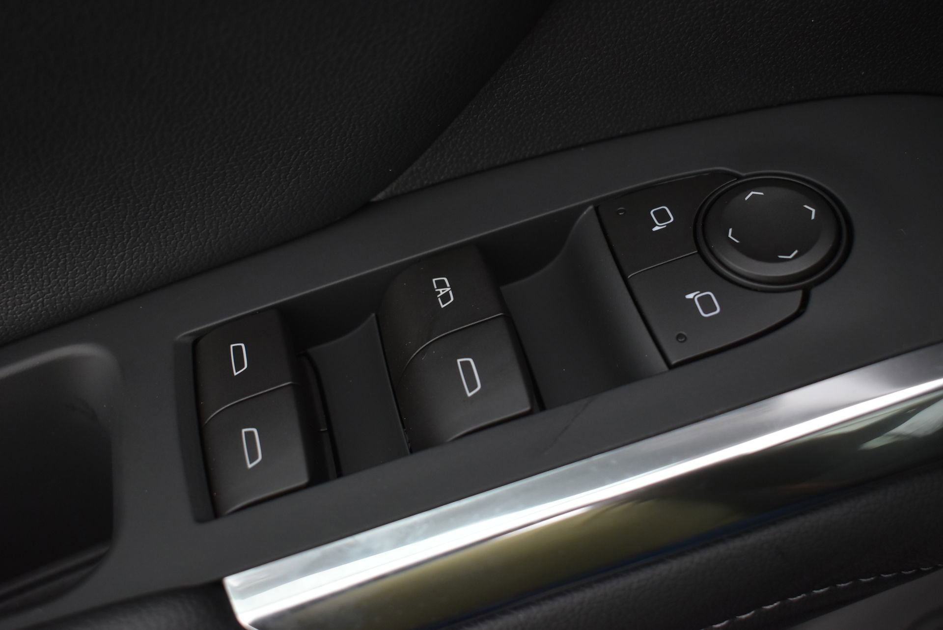 New 2026 Chevrolet Traverse LT w/ Sun and Wheel Package image 13