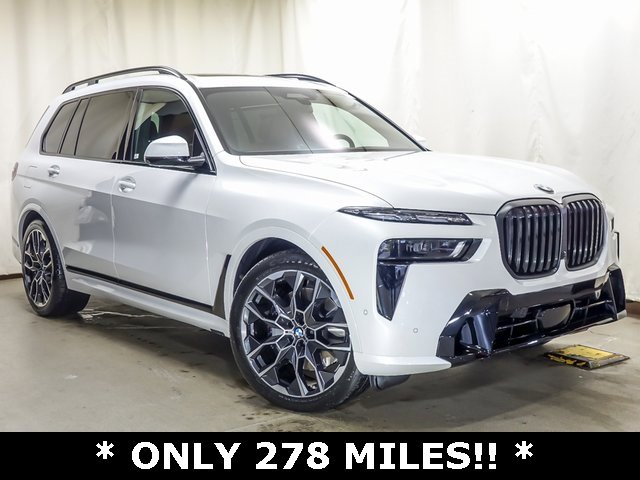 Used 2026 BMW X7 xDrive40i w/ Executive Package image 2