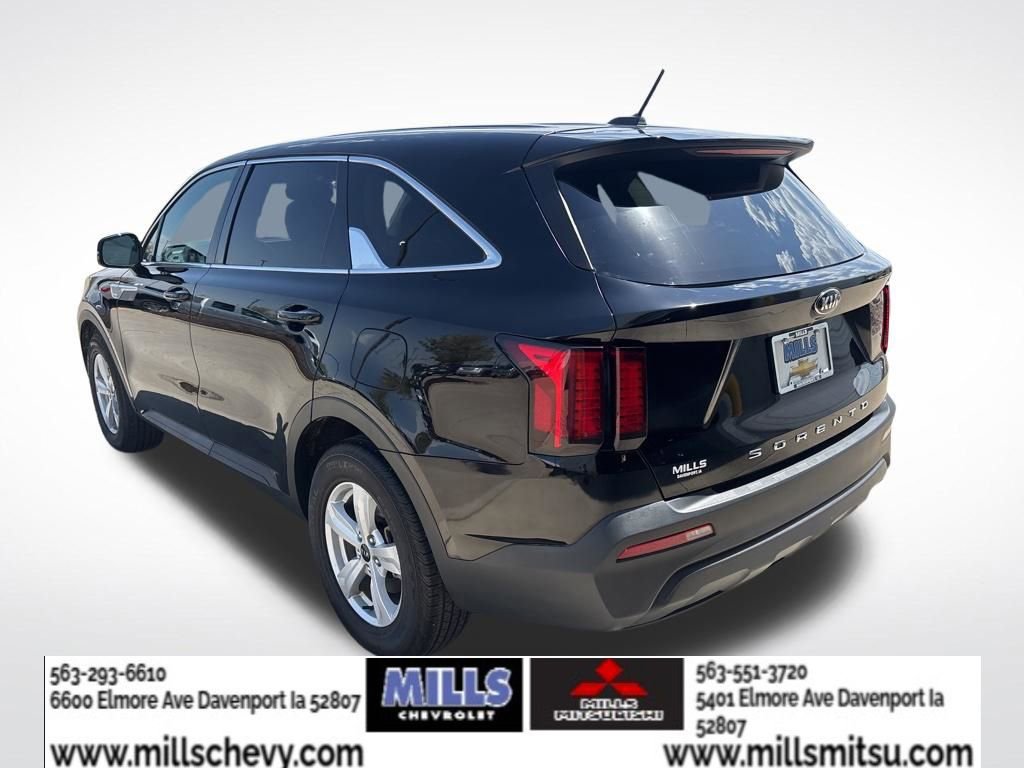 Used 2021 Kia Sorento LX image 7
