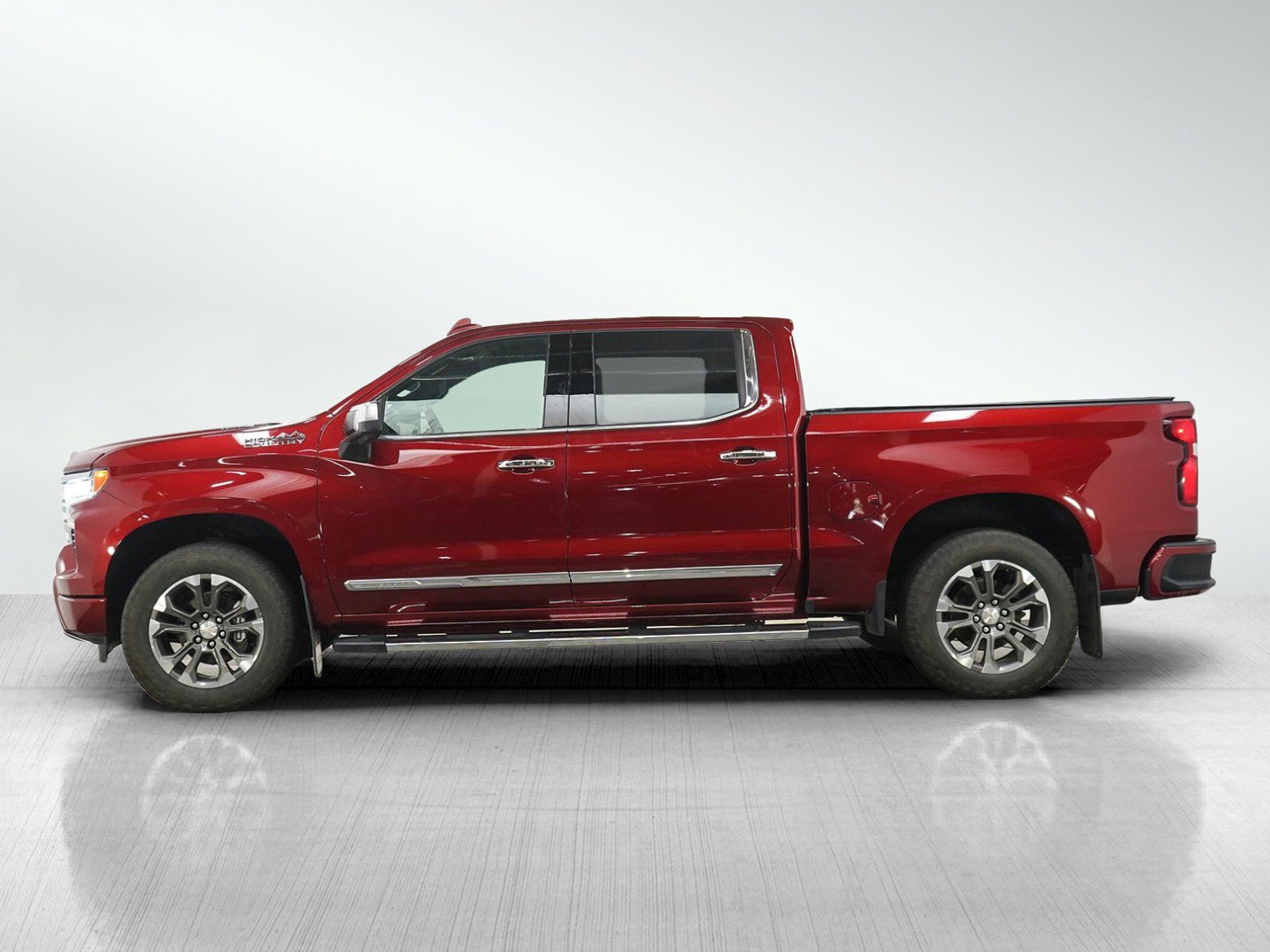 Used 2023 Chevrolet Silverado 1500 High Country w/ Z71 Off-Road Package AWD/4WD image 2