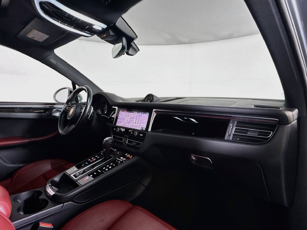Certified 2023 Porsche Macan S AWD/4WD image 17