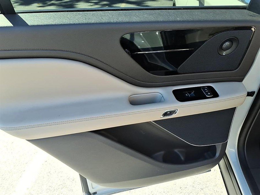 Used 2023 Lincoln Aviator Reserve w/ Equipment Group 201A AWD/4WD image 11