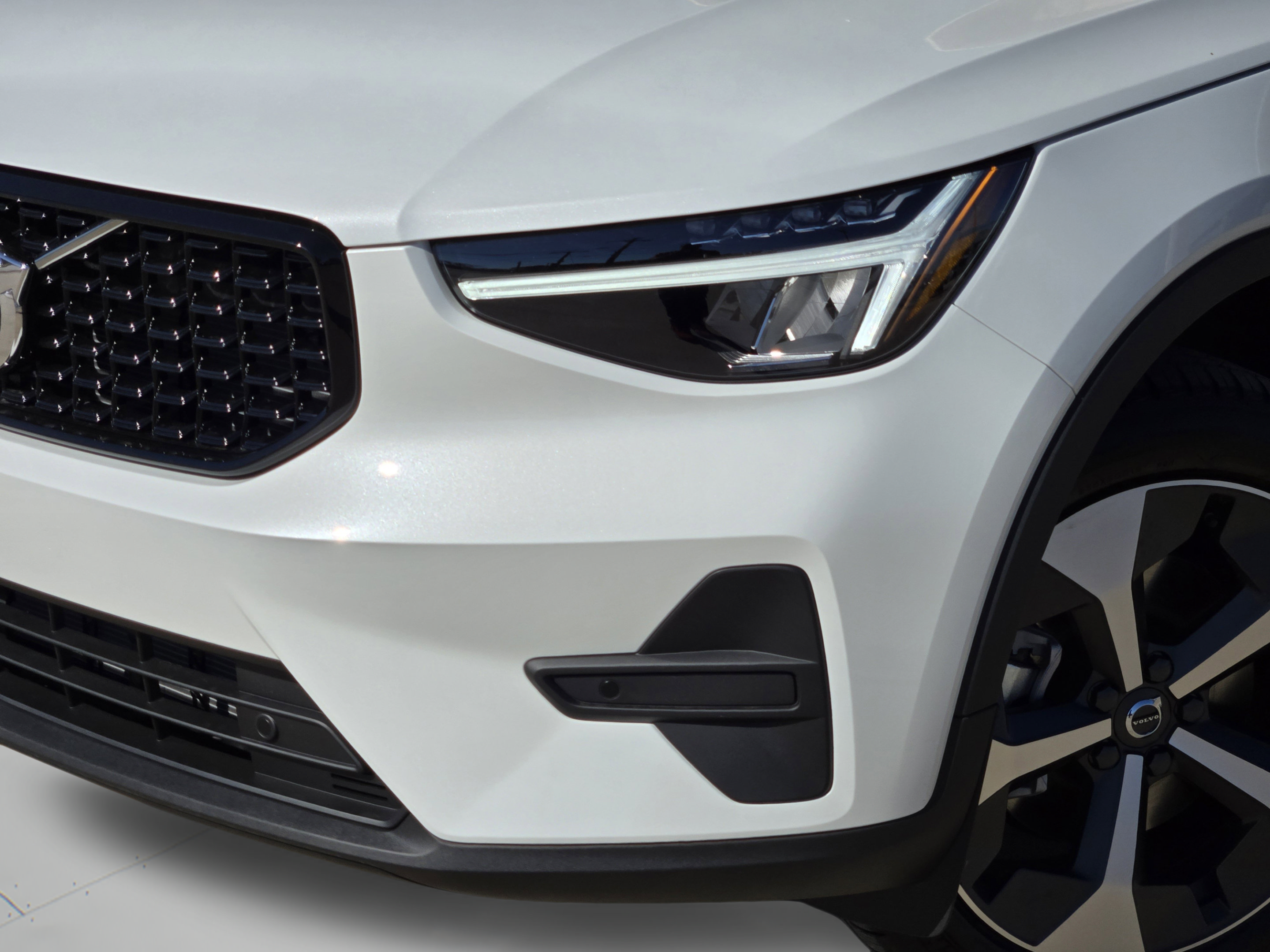 New 2026 Volvo XC40 B4 Core w/ Climate Package FWD image 33