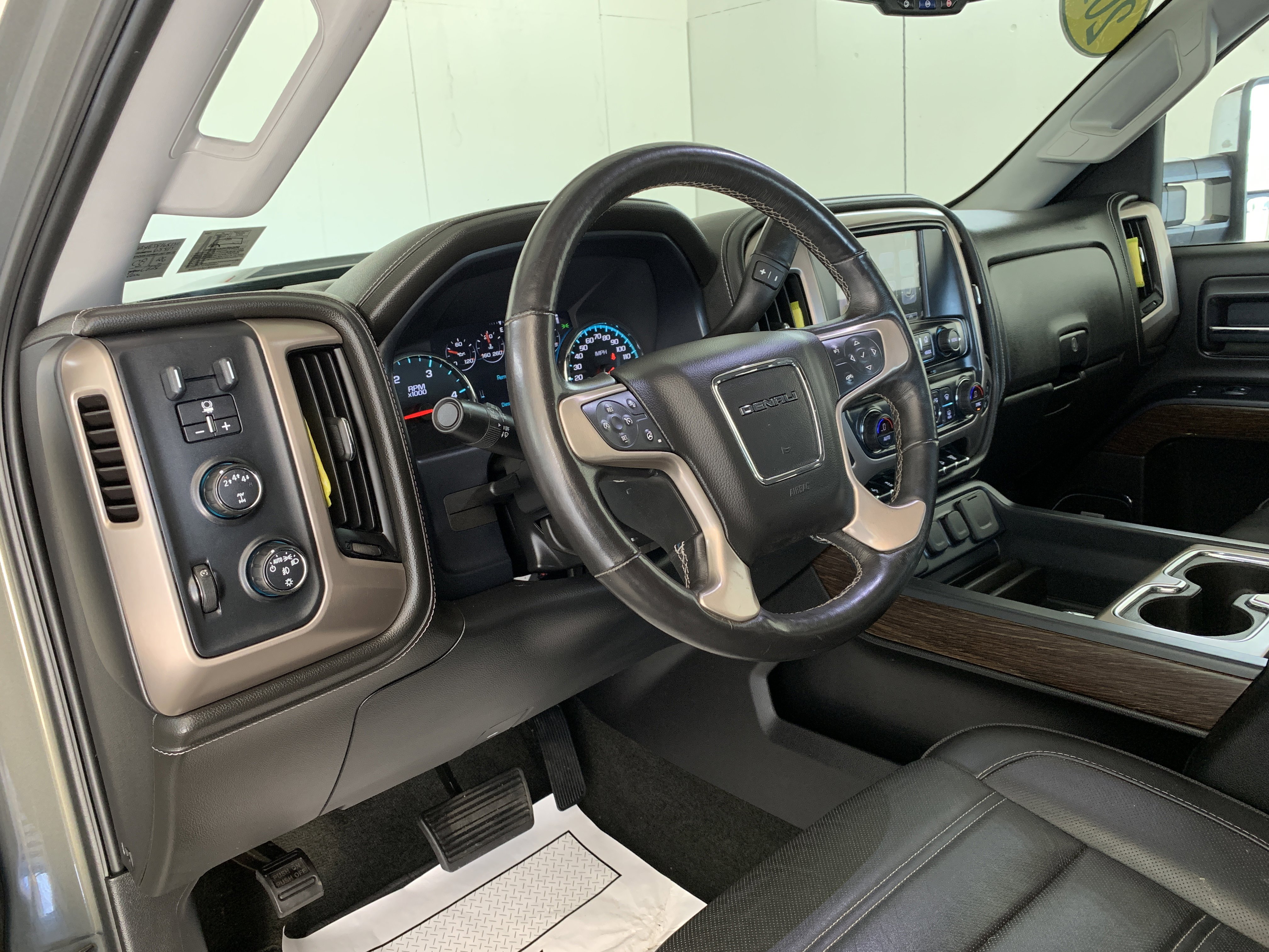 Used 2018 GMC Sierra 2500 Denali w/ Duramax Plus Package image 16