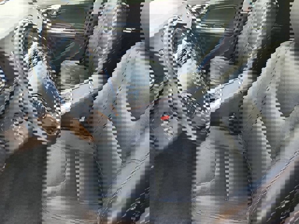 Used 2018 Volvo V60 T5 Cross Country AWD/4WD image 9