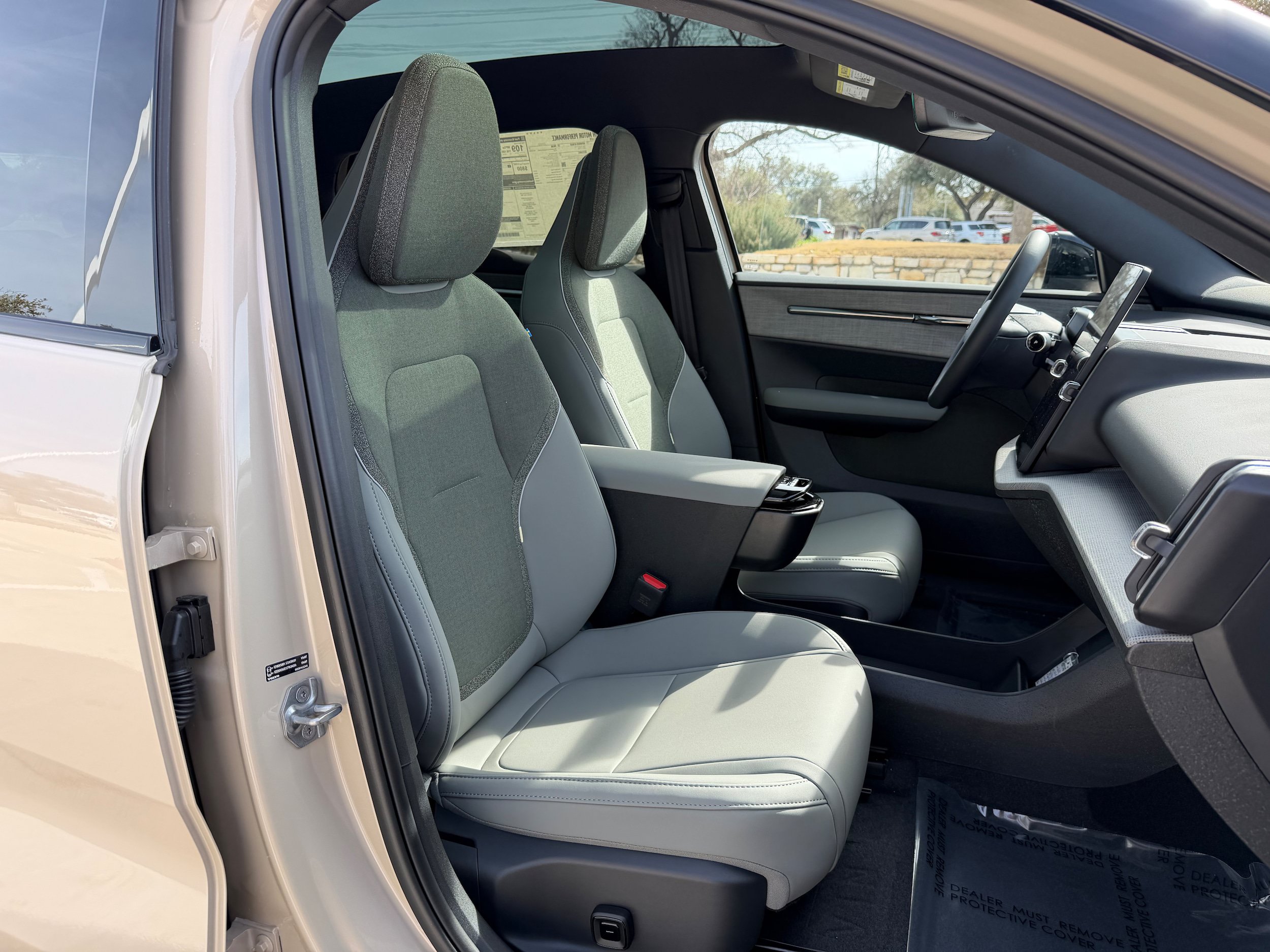New 2026 Volvo EX30 Plus w/ Protection Package Premier AWD/4WD image 8