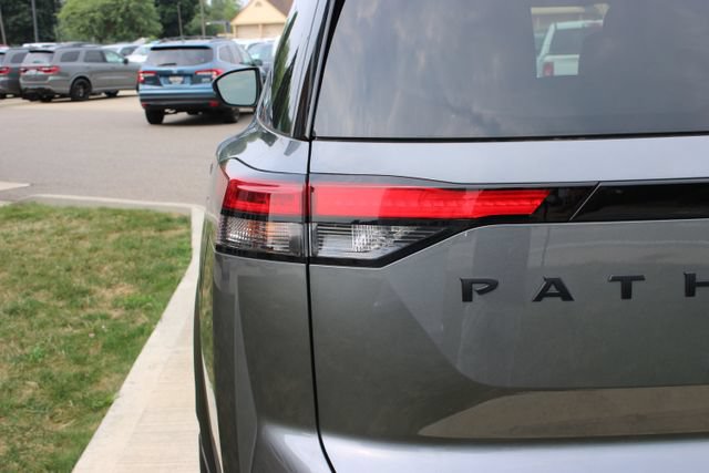 Used 2023 Nissan Pathfinder Rock Creek AWD/4WD image 32