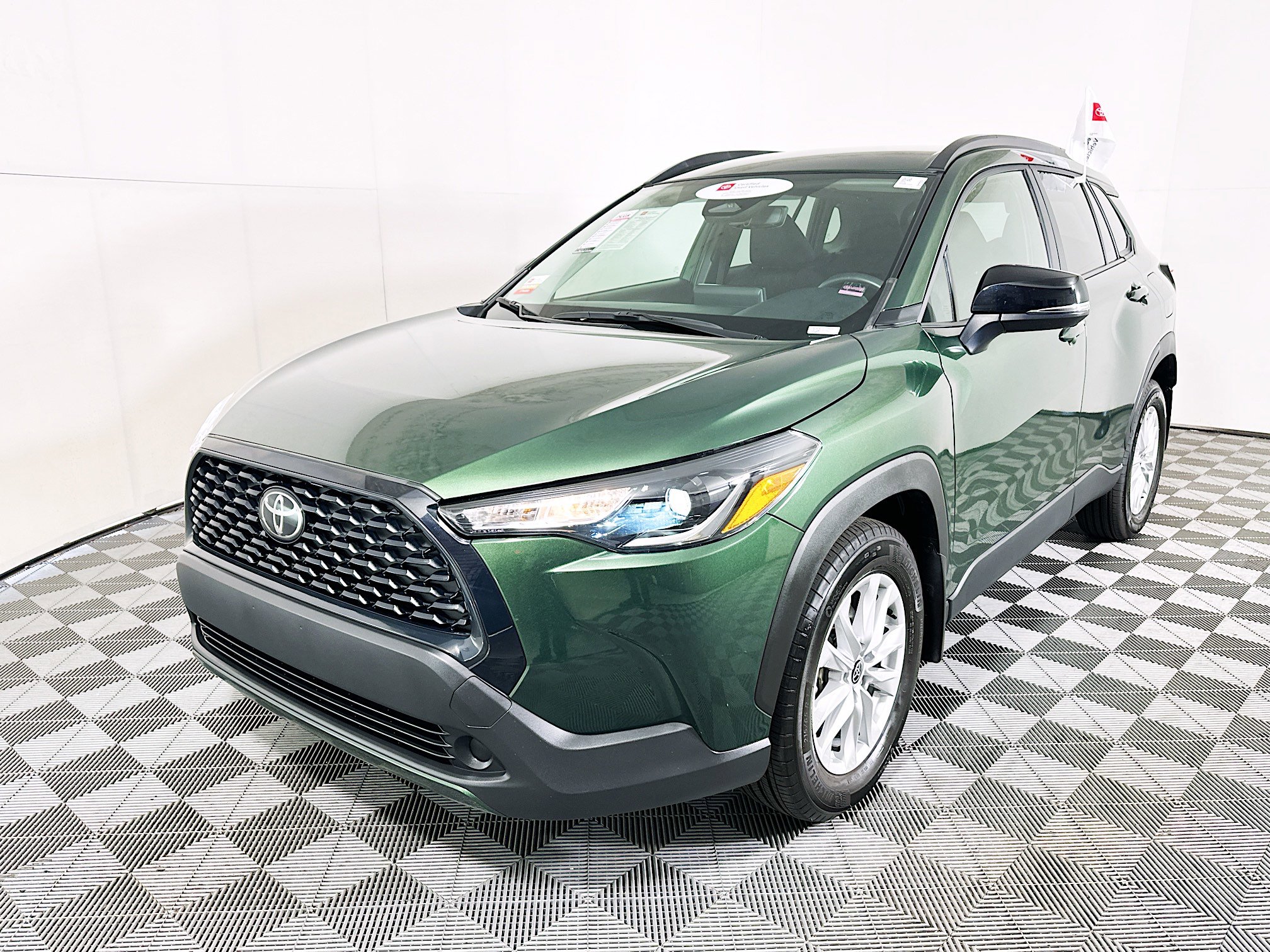 Used 2025 Toyota Corolla Cross LE image 7