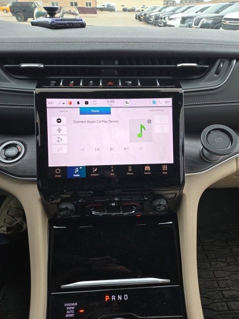 Used 2025 Jeep Grand Cherokee L Limited w/ Trailer Tow Package image 10