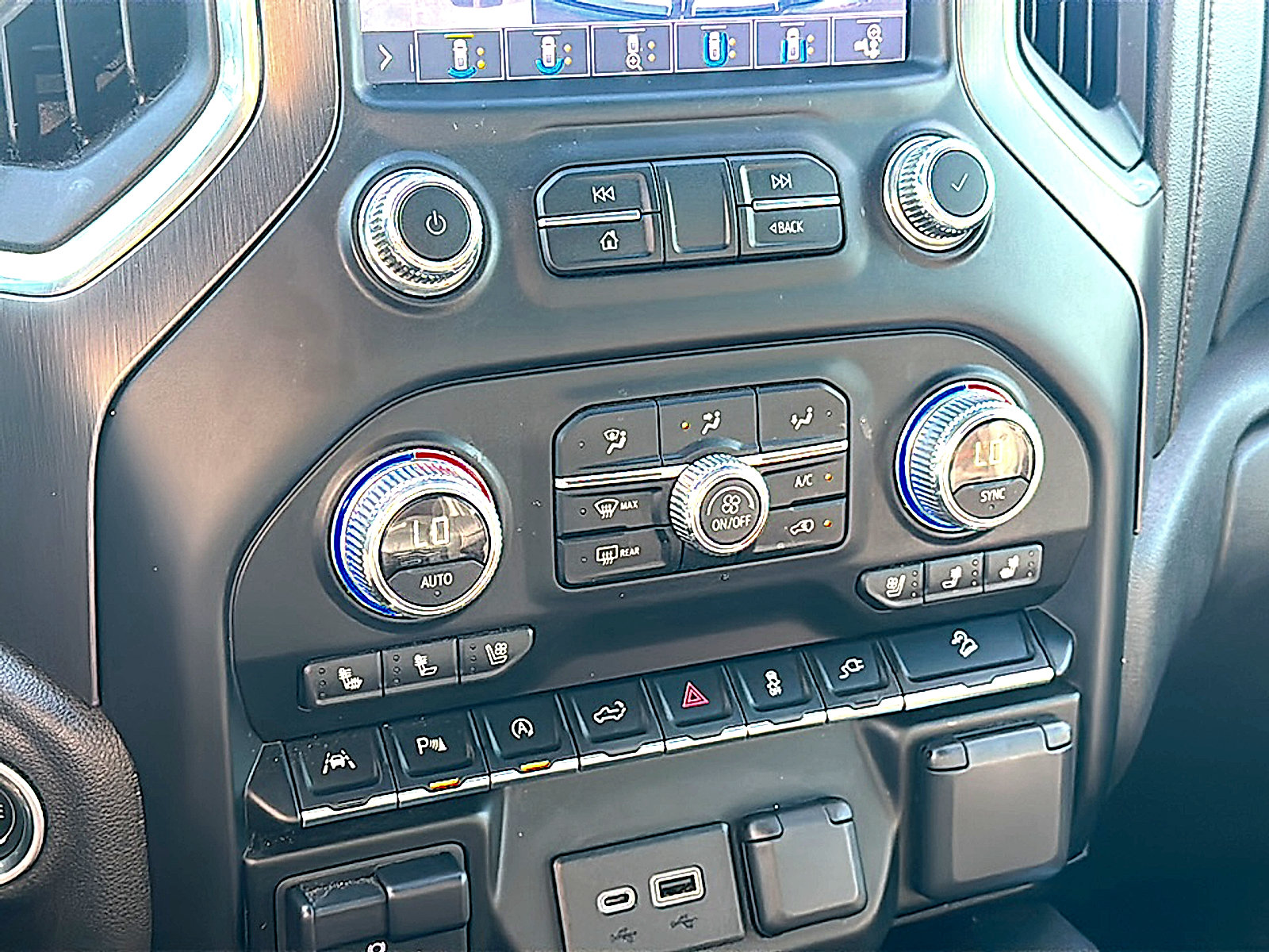 Used 2019 GMC Sierra 1500 AT4 w/ AT4 Premium Package AWD/4WD image 34