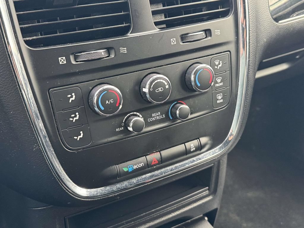 Used 2020 Dodge Grand Caravan SE FWD image 9