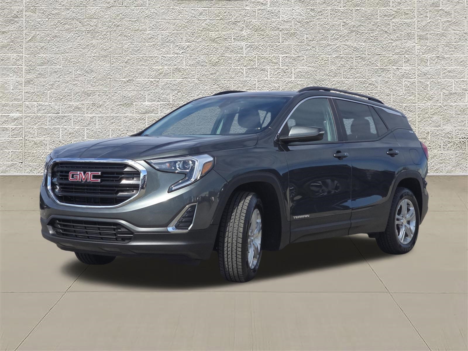 Used 2021 GMC Terrain SLE w/ Driver Convenience Package image 3