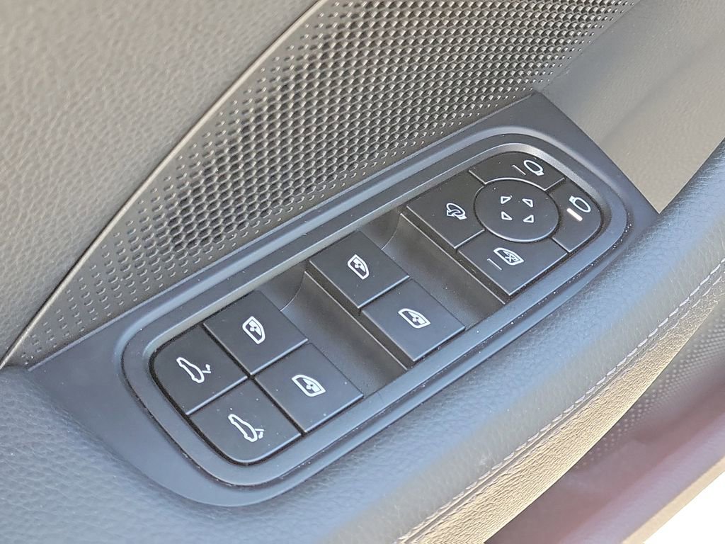 Certified 2024 Porsche Panamera 4 image 26