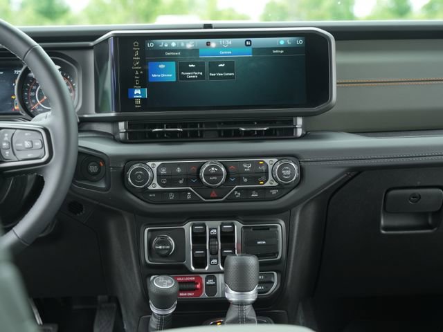 Used 2025 Jeep Gladiator Mojave AWD/4WD image 28