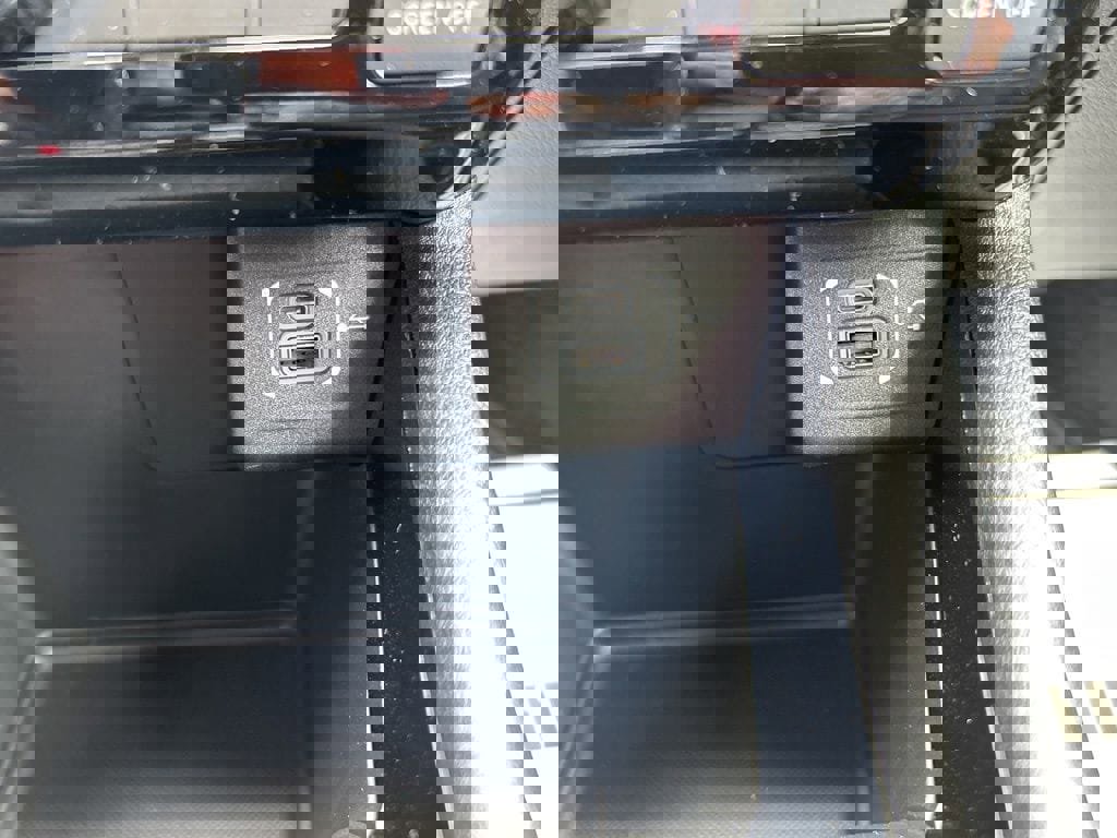 Used 2025 Jeep Compass Latitude w/ Sun & Sound Group AWD/4WD image 33