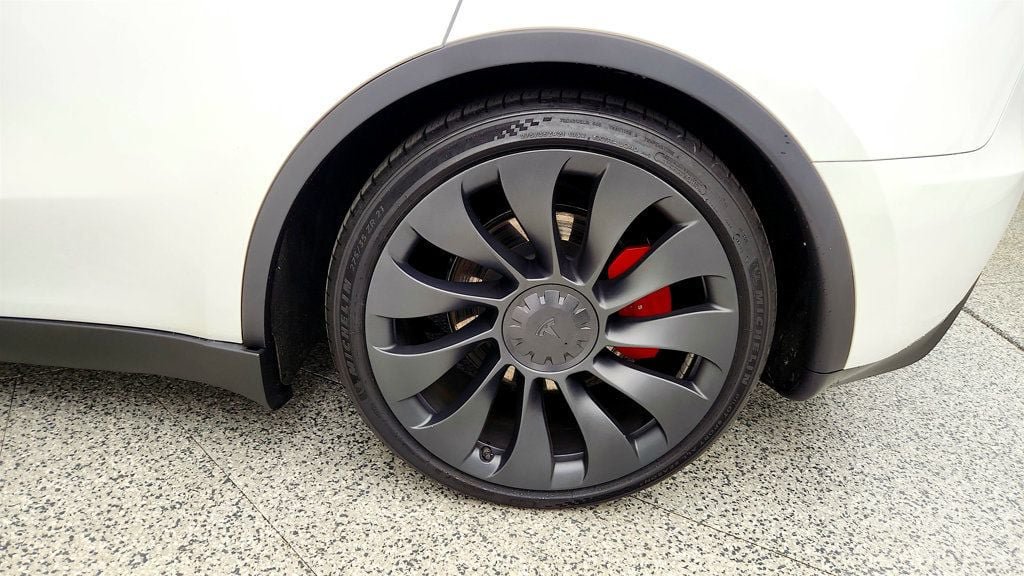 Used 2024 Tesla Model Y Performance AWD/4WD image 9