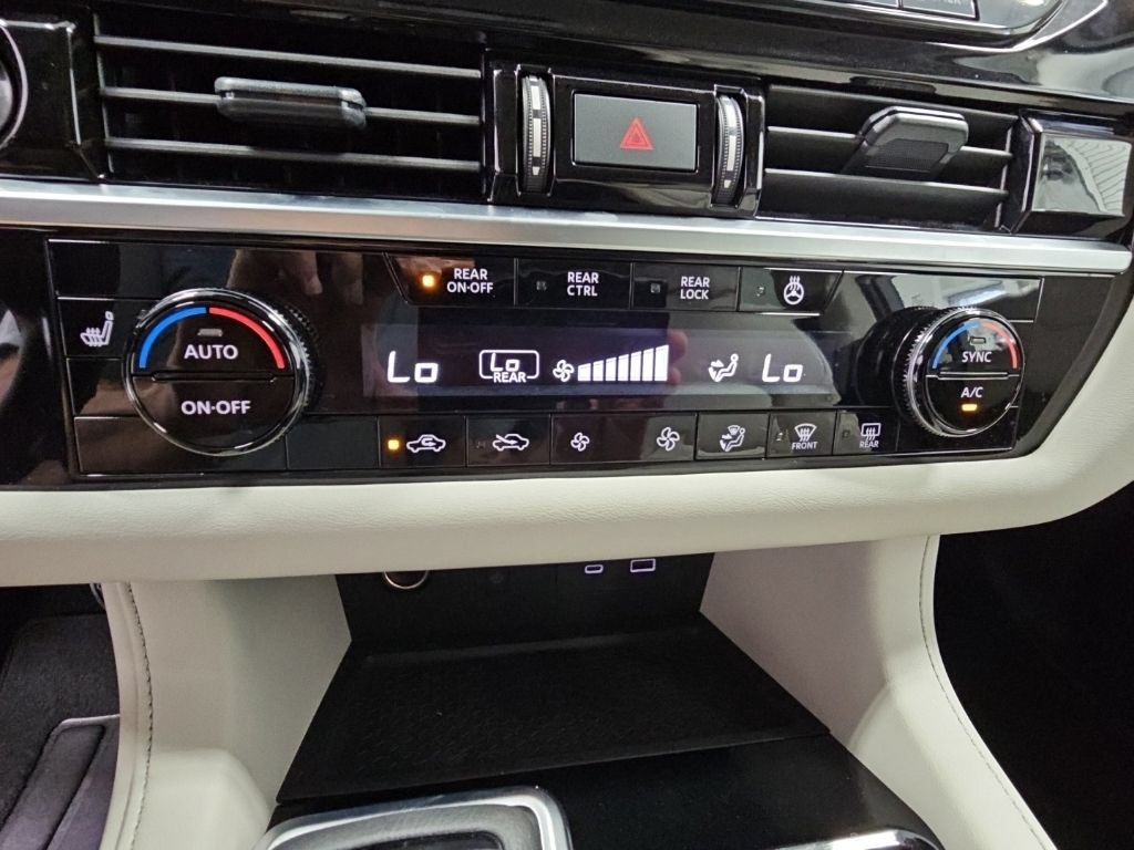 Used 2025 Nissan Pathfinder SL FWD image 19