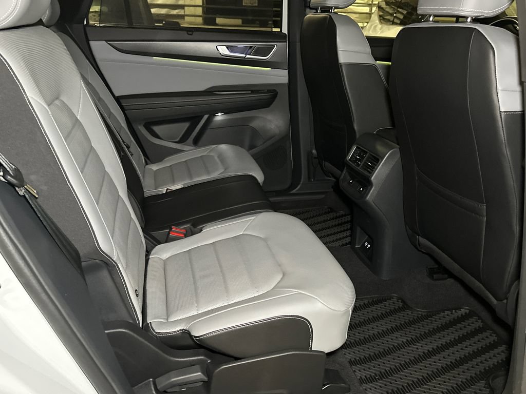 Used 2024 Volkswagen Atlas Cross Sport SEL R-Line AWD/4WD image 12
