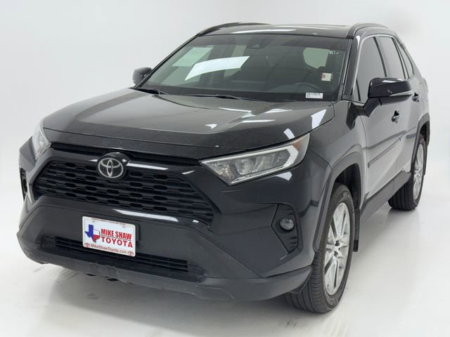 Used 2021 Toyota RAV4 XLE Premium image 4