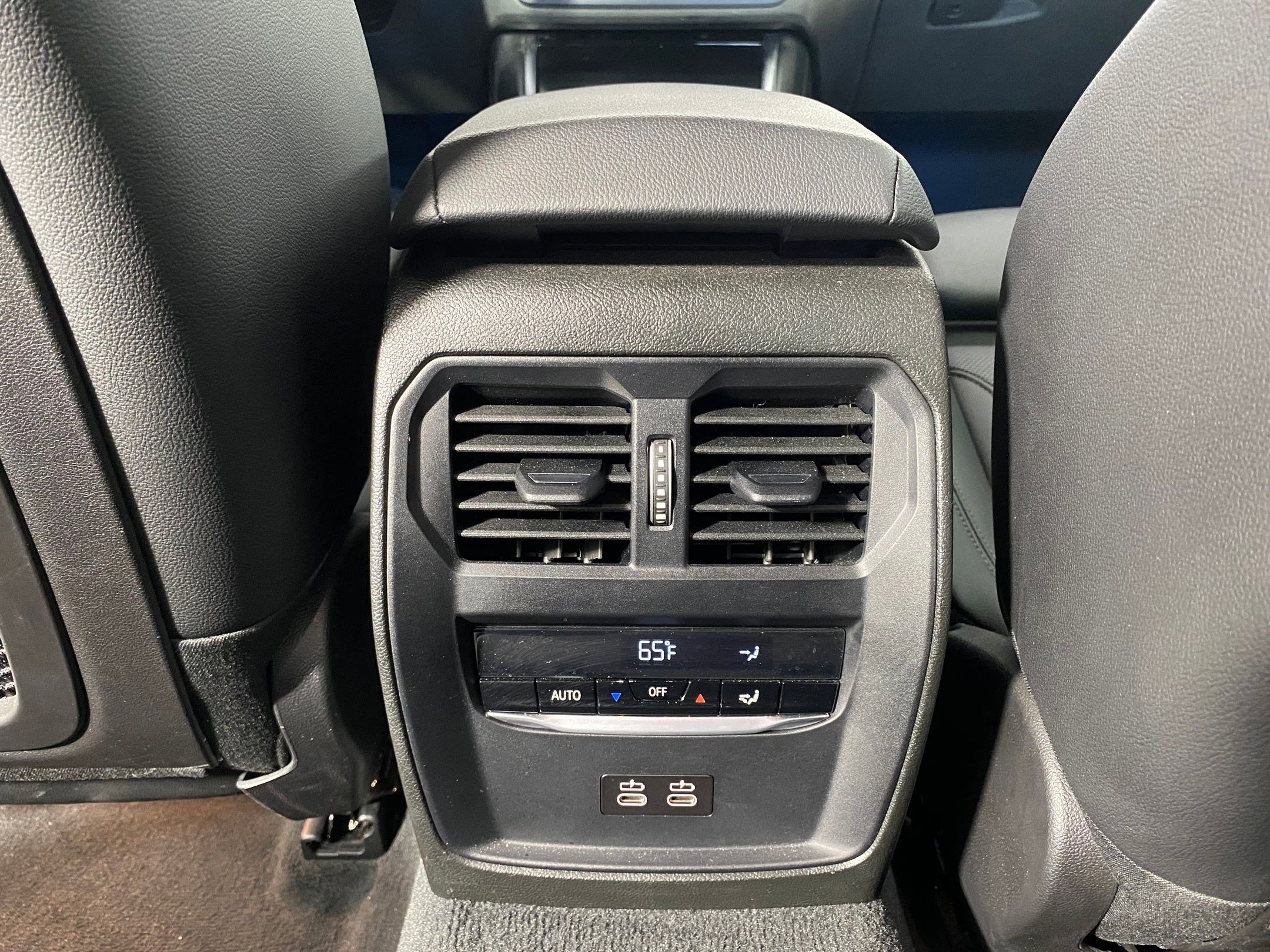 Used 2023 BMW 330i Sedan w/ Premium Package image 30