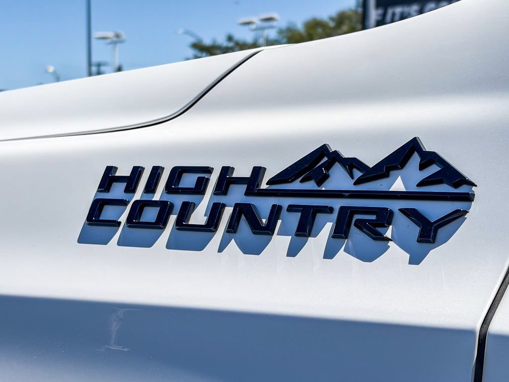 Used 2021 Chevrolet Suburban High Country w/ Premium Package AWD/4WD image 12