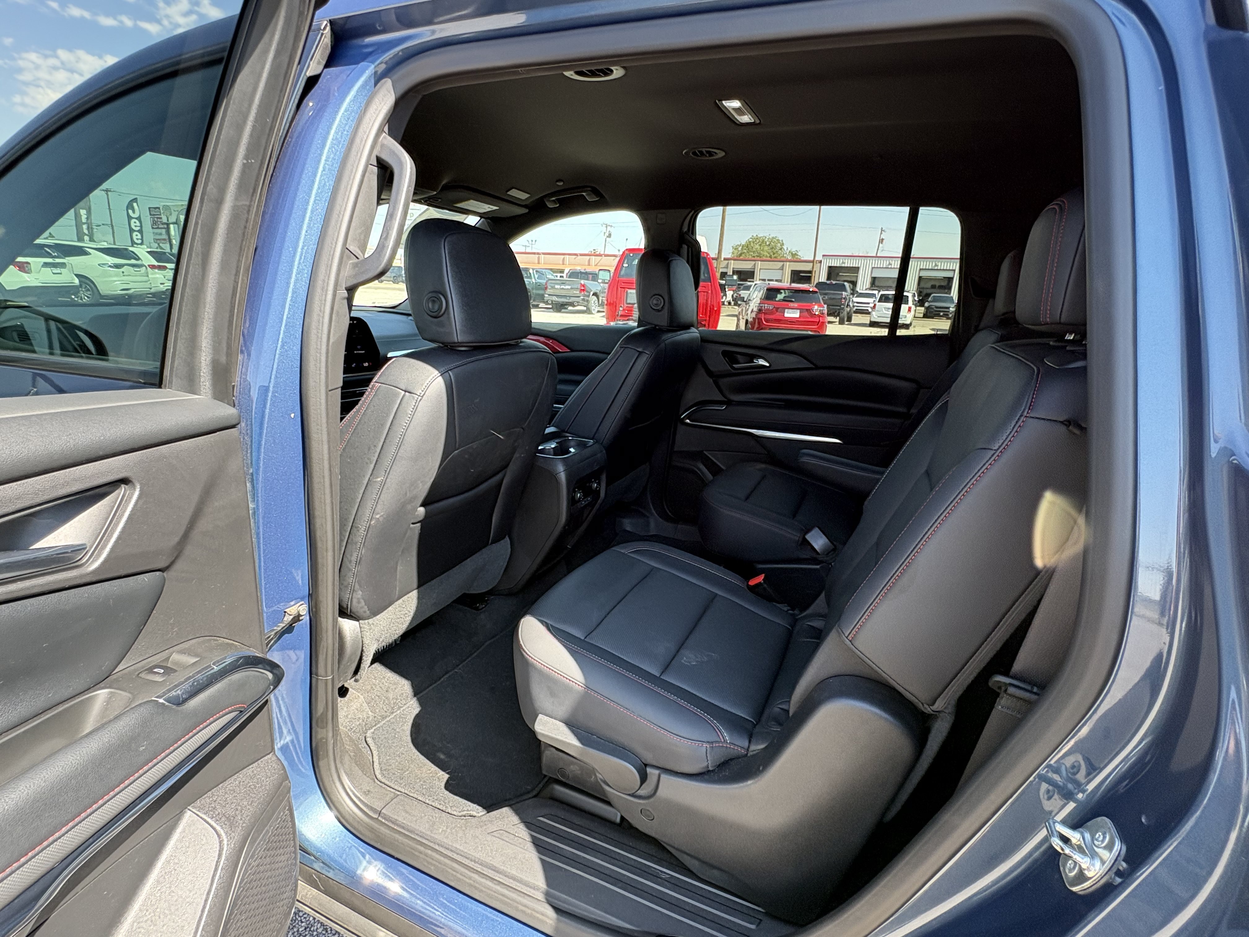 Used 2025 Chevrolet Traverse Z71 AWD/4WD image 22