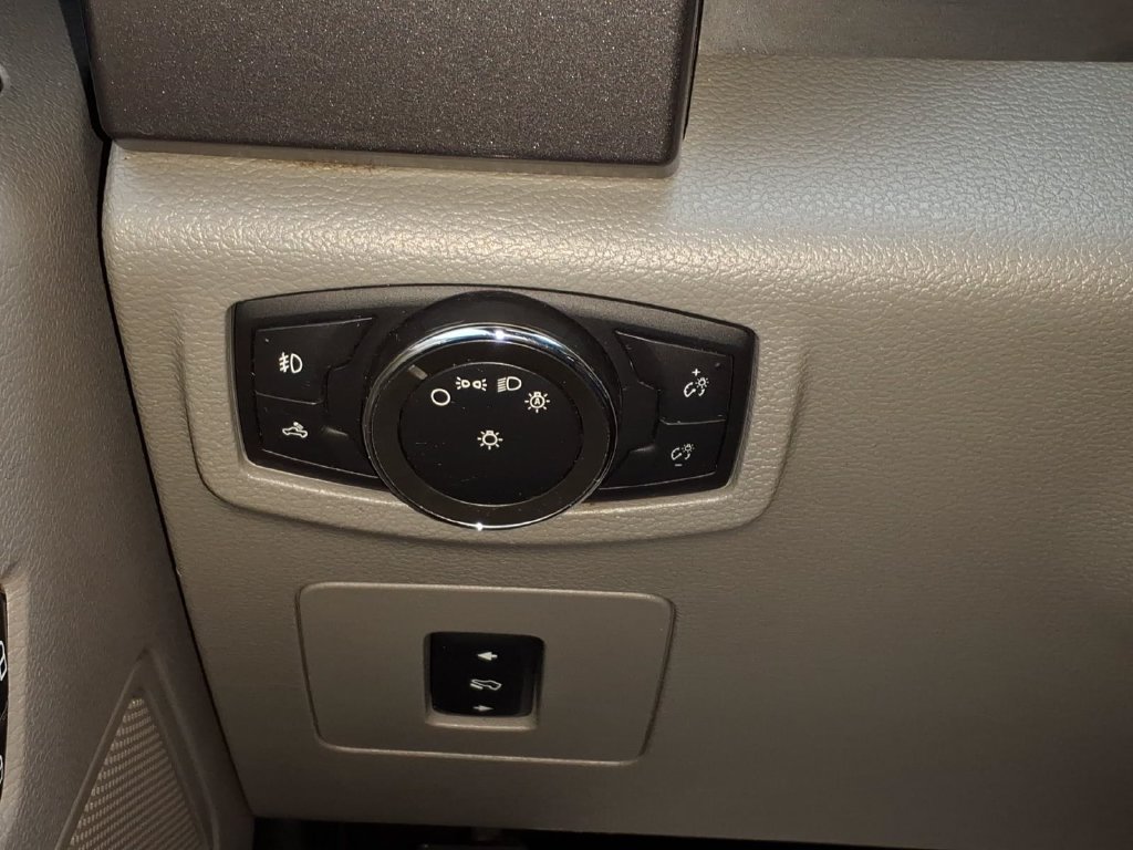 Used 2016 Ford F150 XLT w/ Equipment Group 302A Luxury AWD/4WD image 18