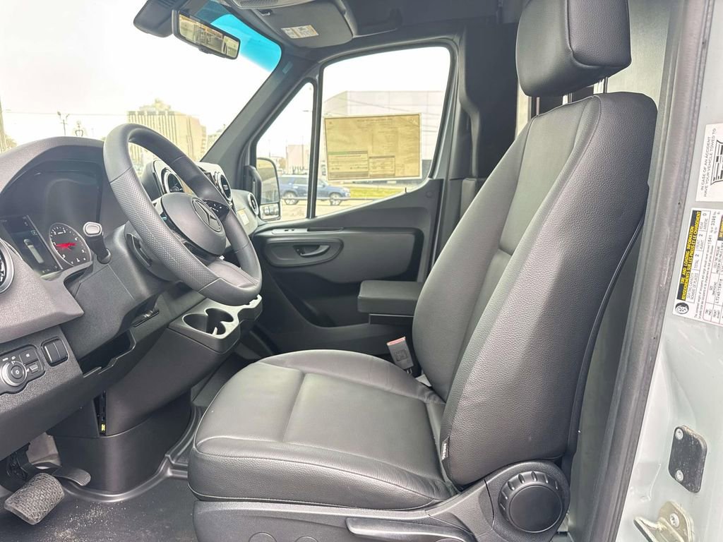 New 2025 Mercedes-Benz Sprinter 2500 image 9
