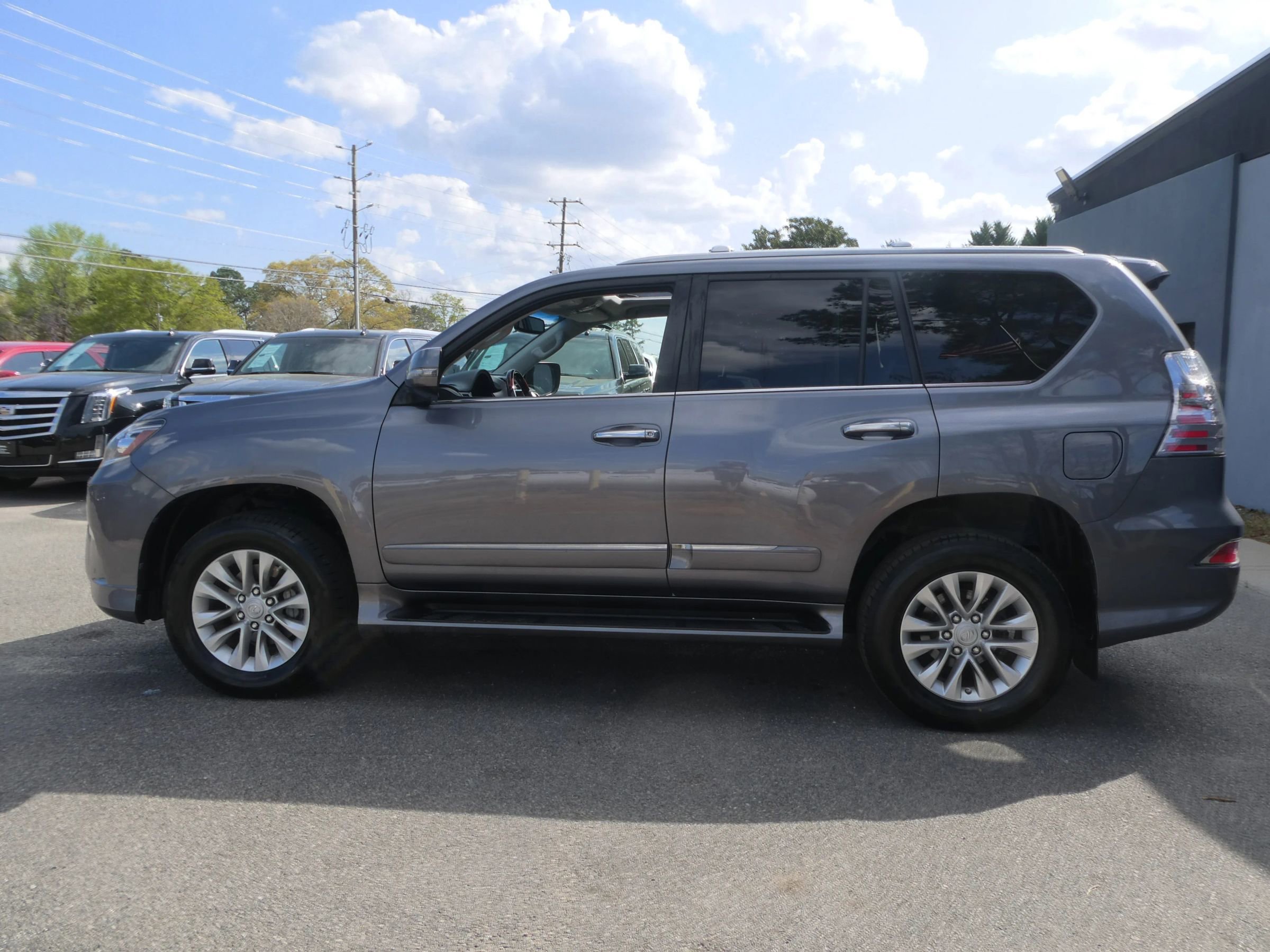 Used 2016 Lexus GX 460 w/ Premium Package image 9