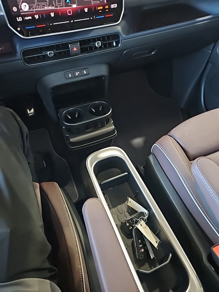 Used 2025 Volkswagen ID. Buzz Pro S Plus image 33