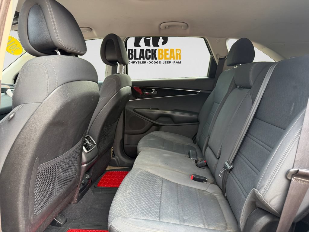 Used 2016 Kia Sorento FWD w/ LX Convenience Package image 9