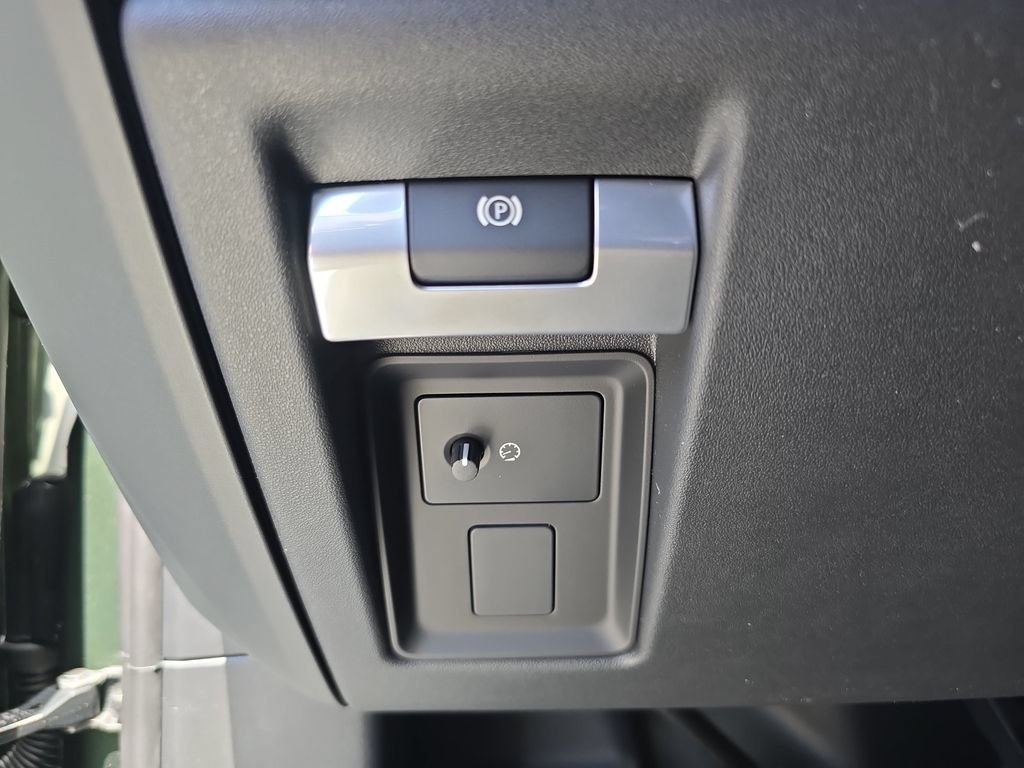 New 2026 Land Rover Defender 110 X-Dynamic SE AWD/4WD image 26