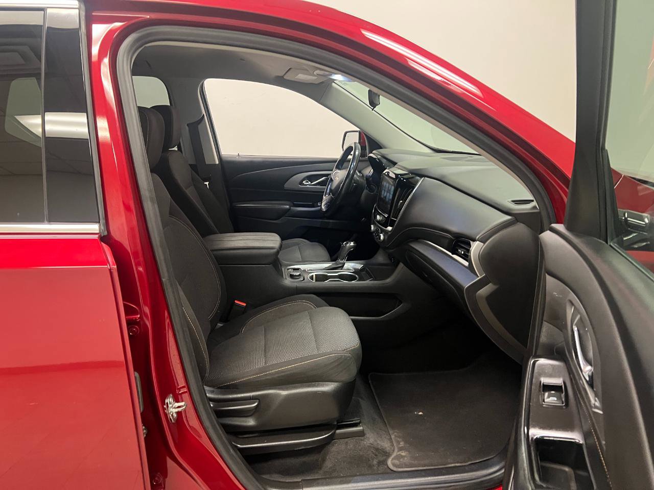 Used 2019 Chevrolet Traverse LT FWD image 27