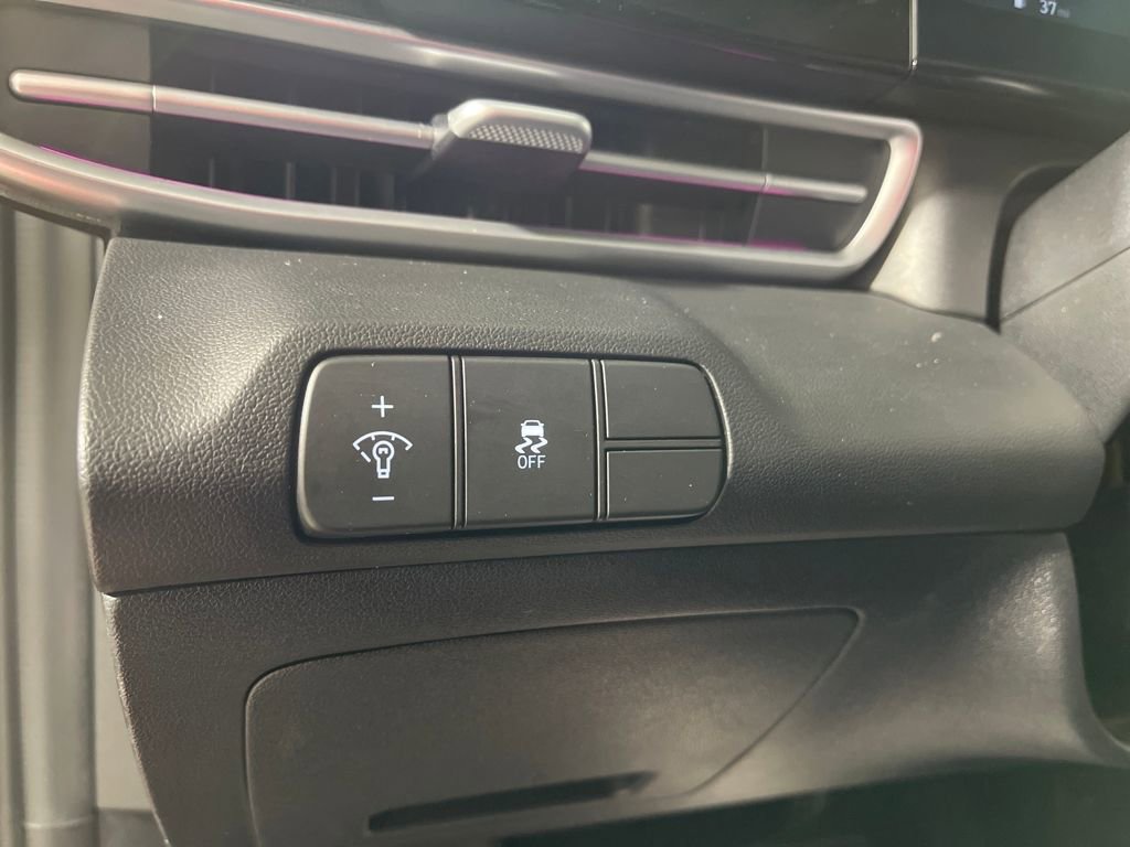 Certified 2024 Hyundai Elantra Limited image 31