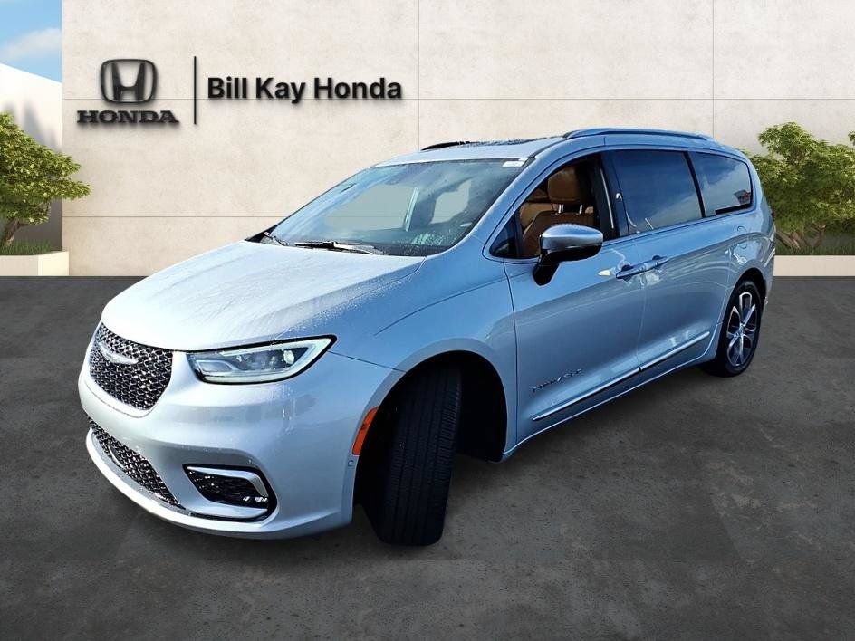 Used 2026 Chrysler Pacifica Pinnacle FWD image 7