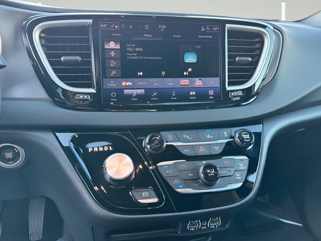 Used 2025 Chrysler Pacifica Select FWD image 17