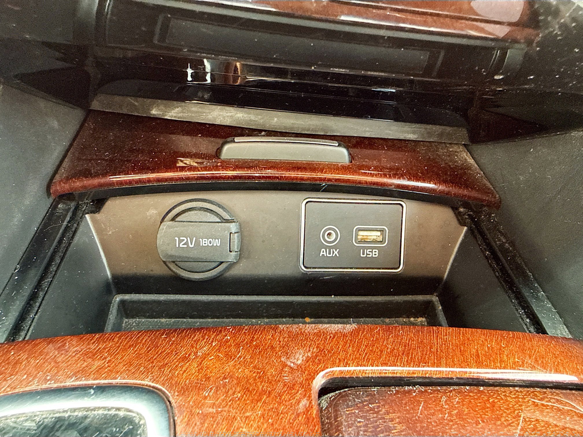 Used 2017 Kia K900 Luxury image 31