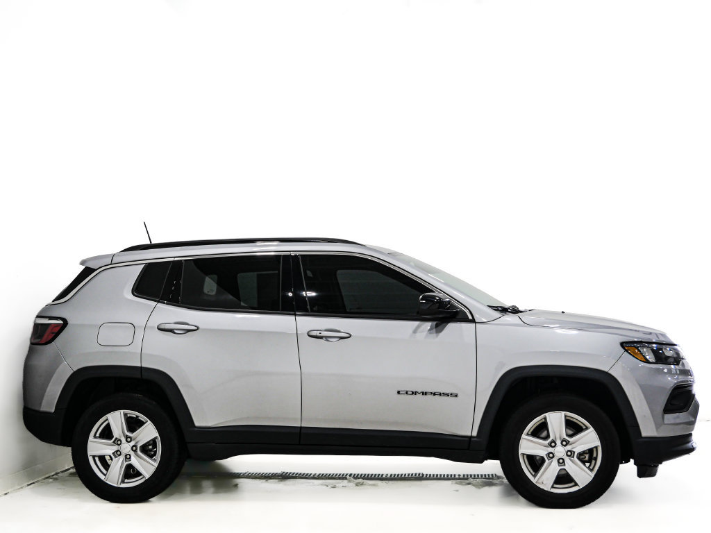Used 2022 Jeep Compass Latitude w/ Convenience Group AWD/4WD image 4