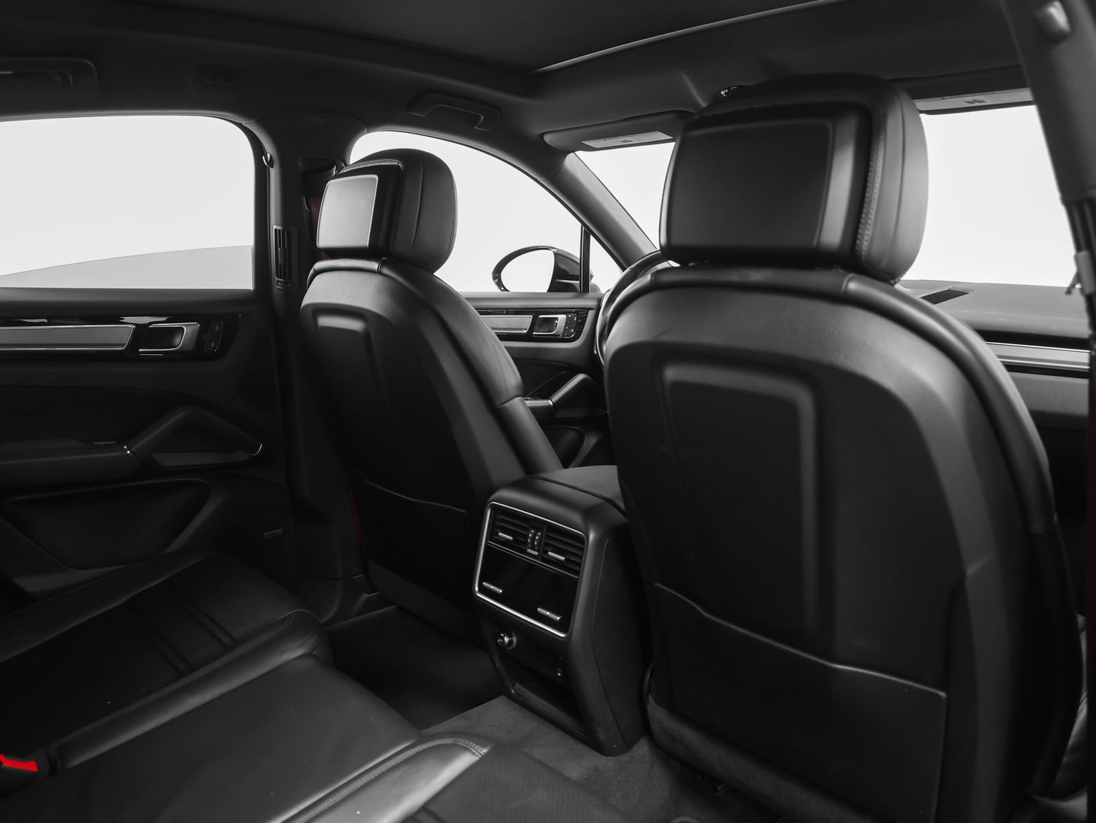 Certified 2022 Porsche Cayenne Platinum Edition AWD/4WD image 26