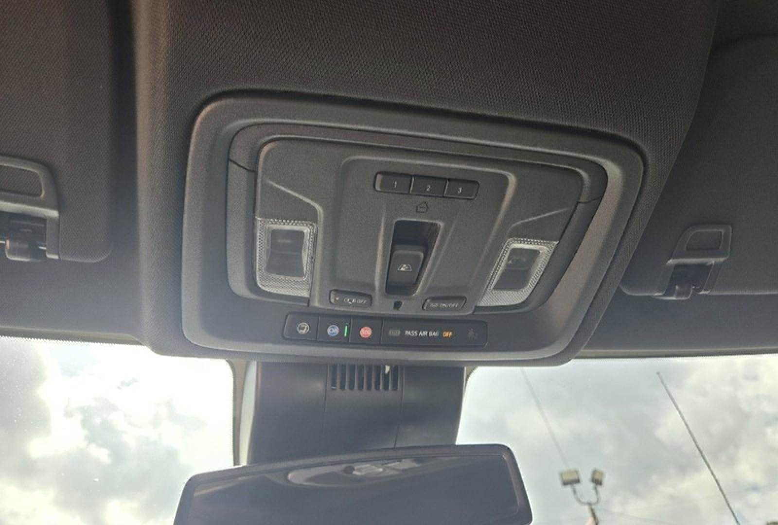 Used 2024 GMC Sierra 1500 AT4 w/ Technology Package AWD/4WD image 14