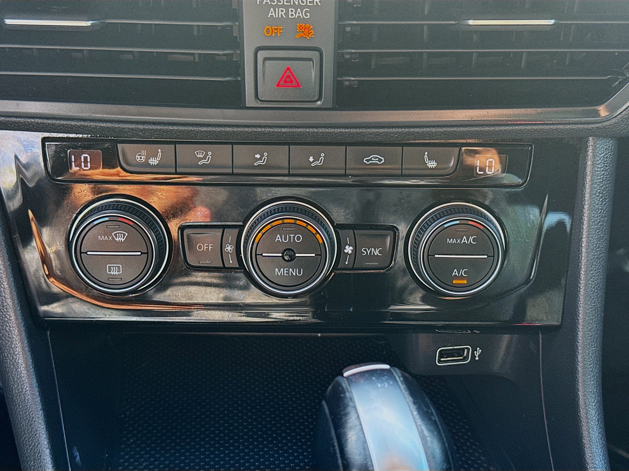 Used 2019 Volkswagen Jetta SE w/ Cold Weather Package FWD image 14