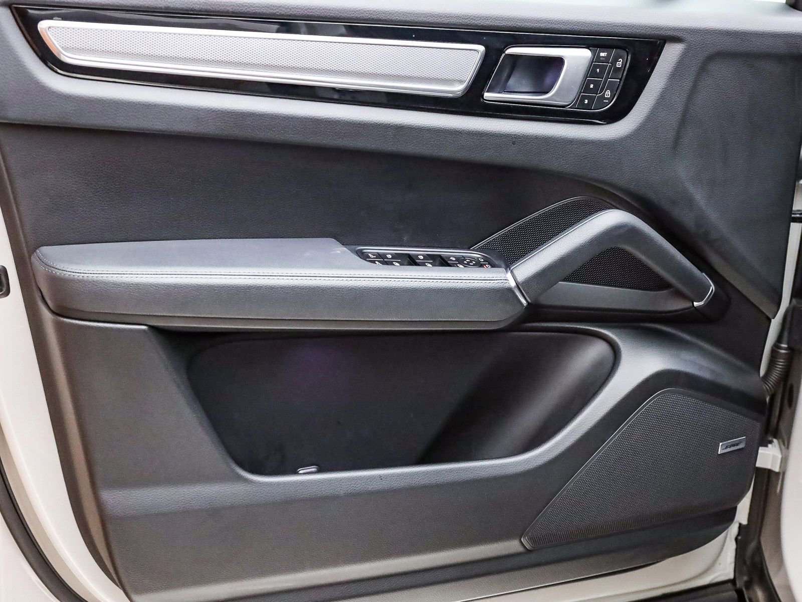 Certified 2022 Porsche Cayenne Platinum Edition AWD/4WD image 24