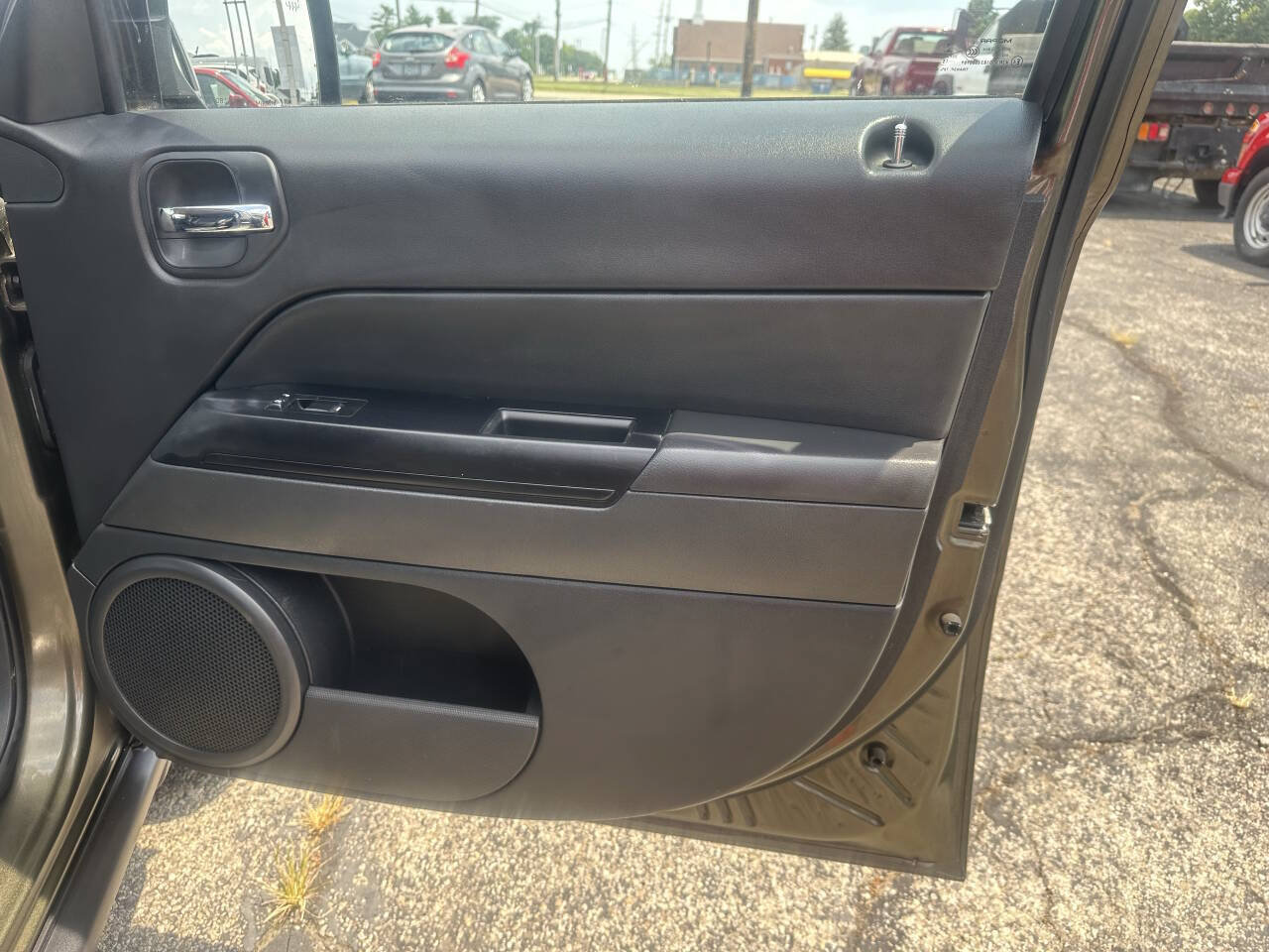 Used 2015 Jeep Patriot High Altitude FWD image 11