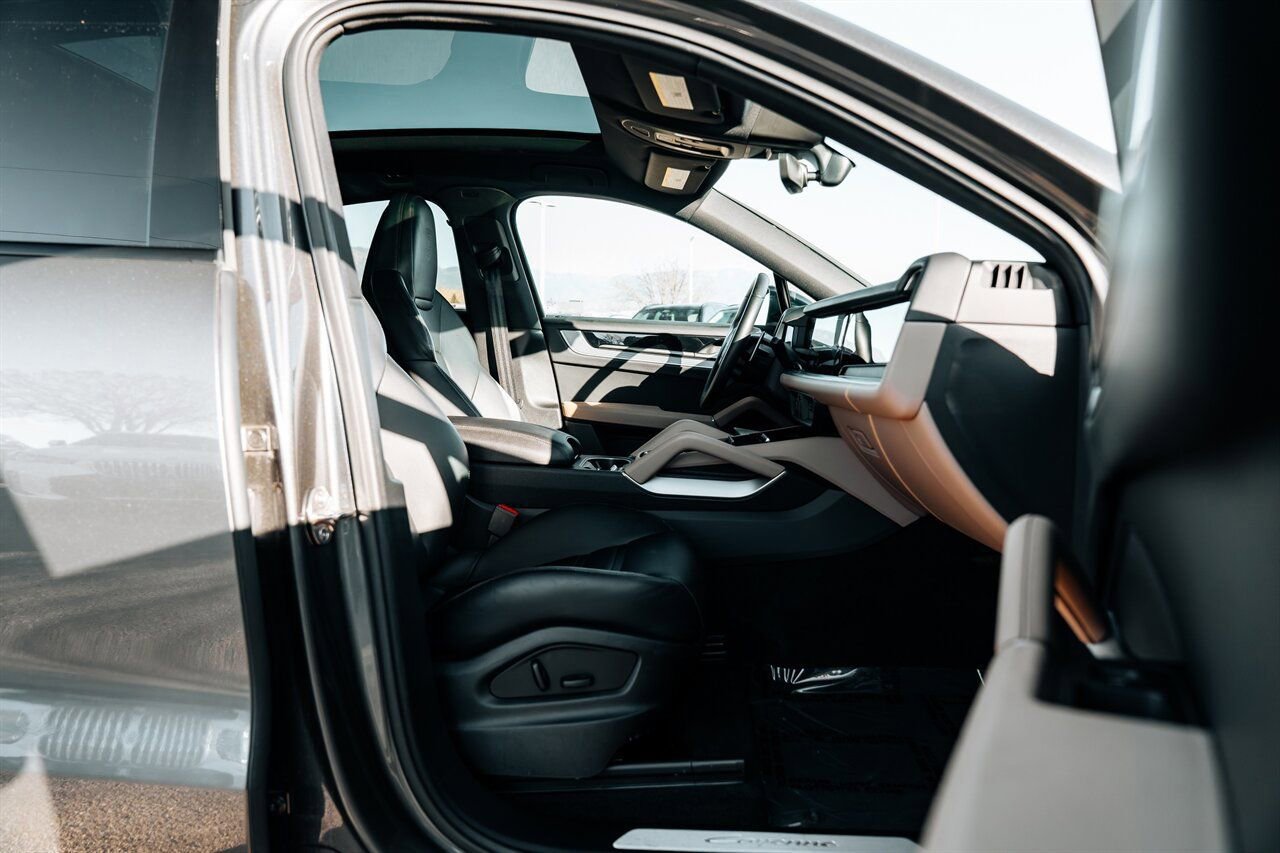 Used 2024 Porsche Cayenne Coupe image 48