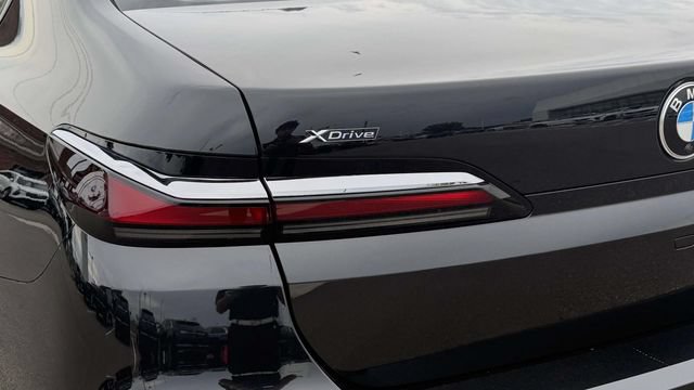 Used 2024 BMW 740i xDrive w/ Premium Package 2 AWD/4WD image 9